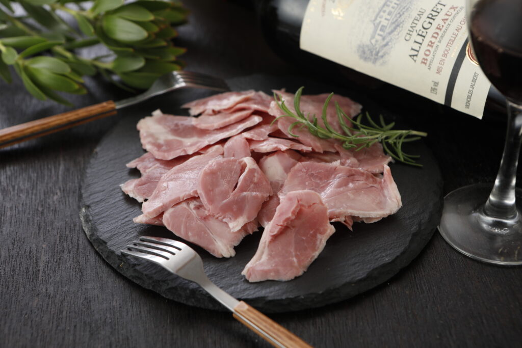 千葉県産三元豚スネハム切り落とし